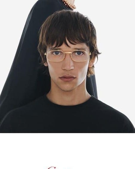 צילום קמפיין של משקפי Cartier