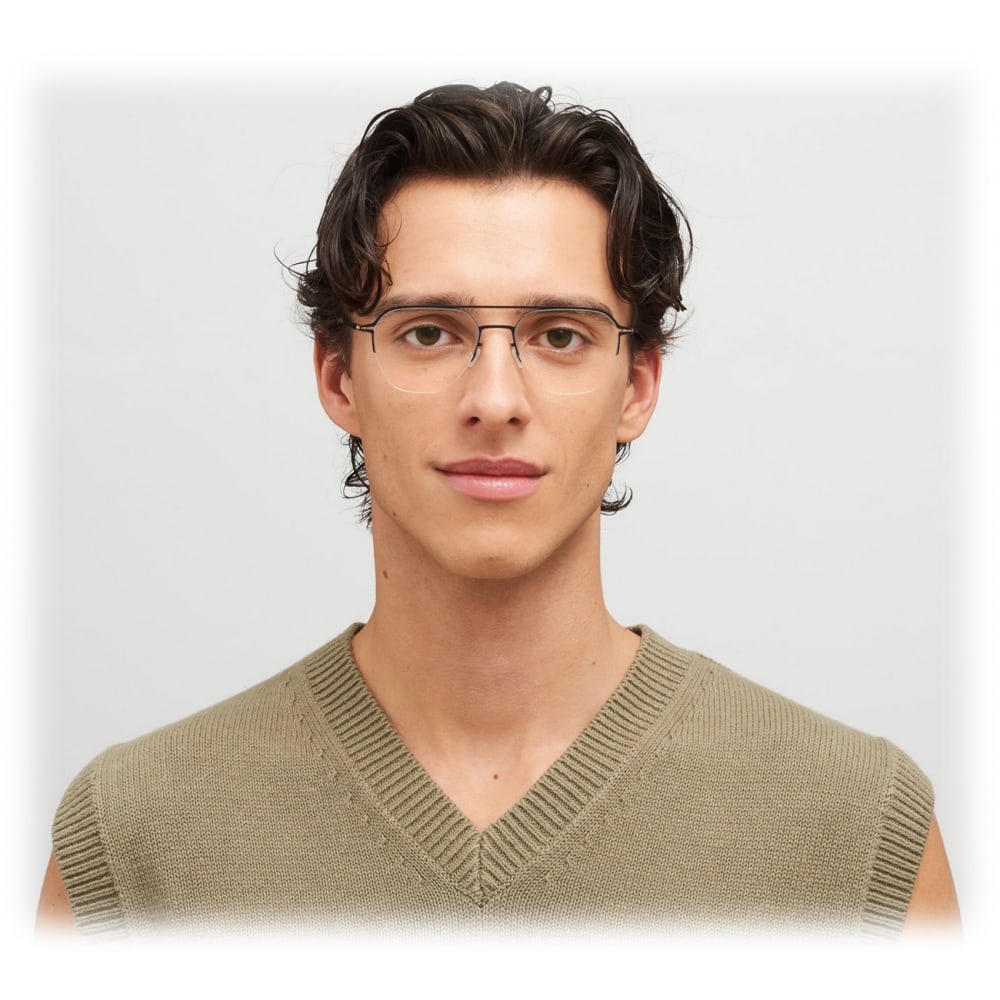 צילום קמפיין של משקפי Mykita